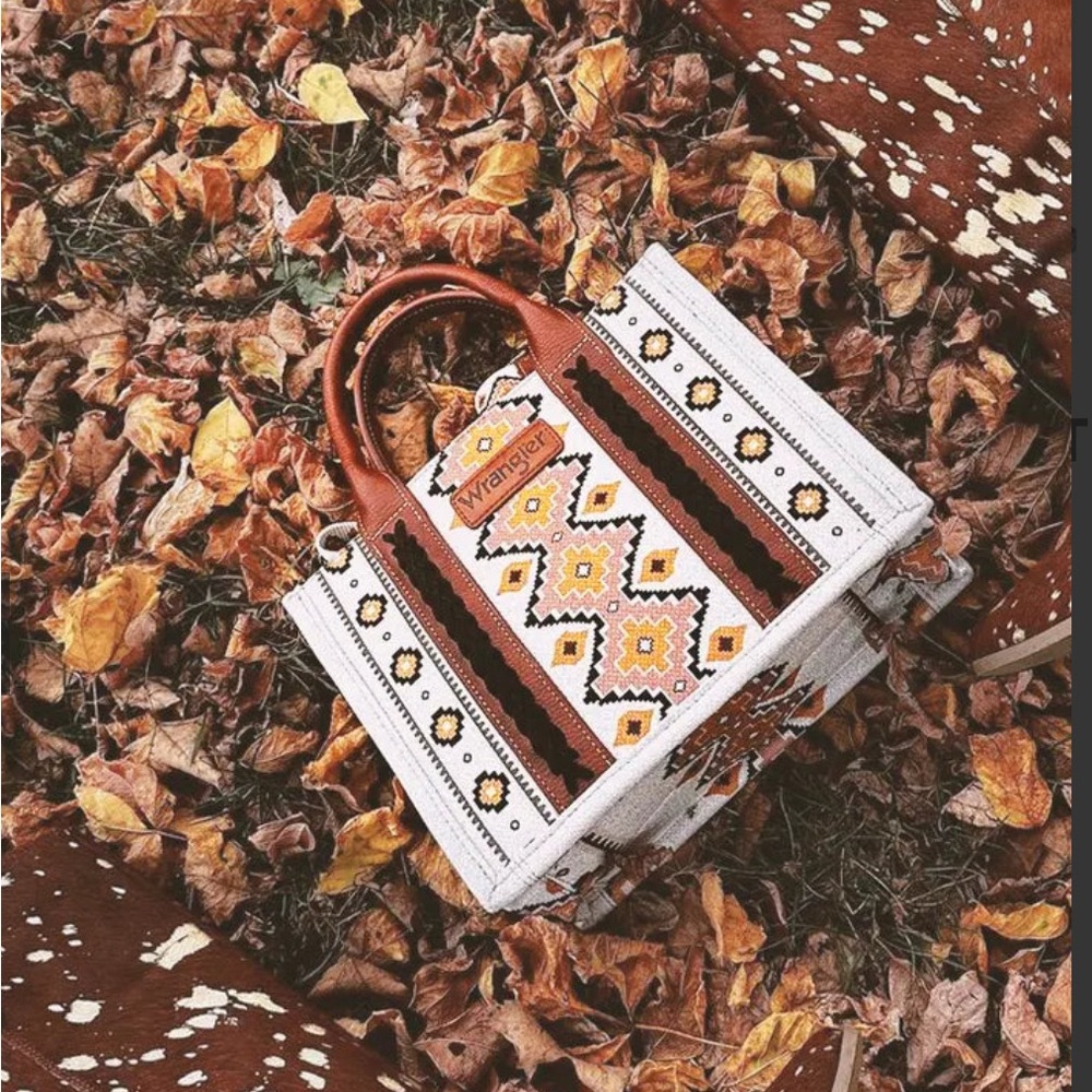 Wrangler Brown and Cream Tote with Geometric Pattern - Picture 4 of 5